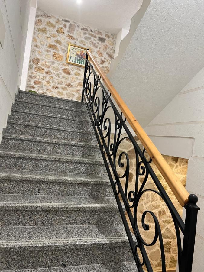 Stonevilla Buta Himare Esterno foto