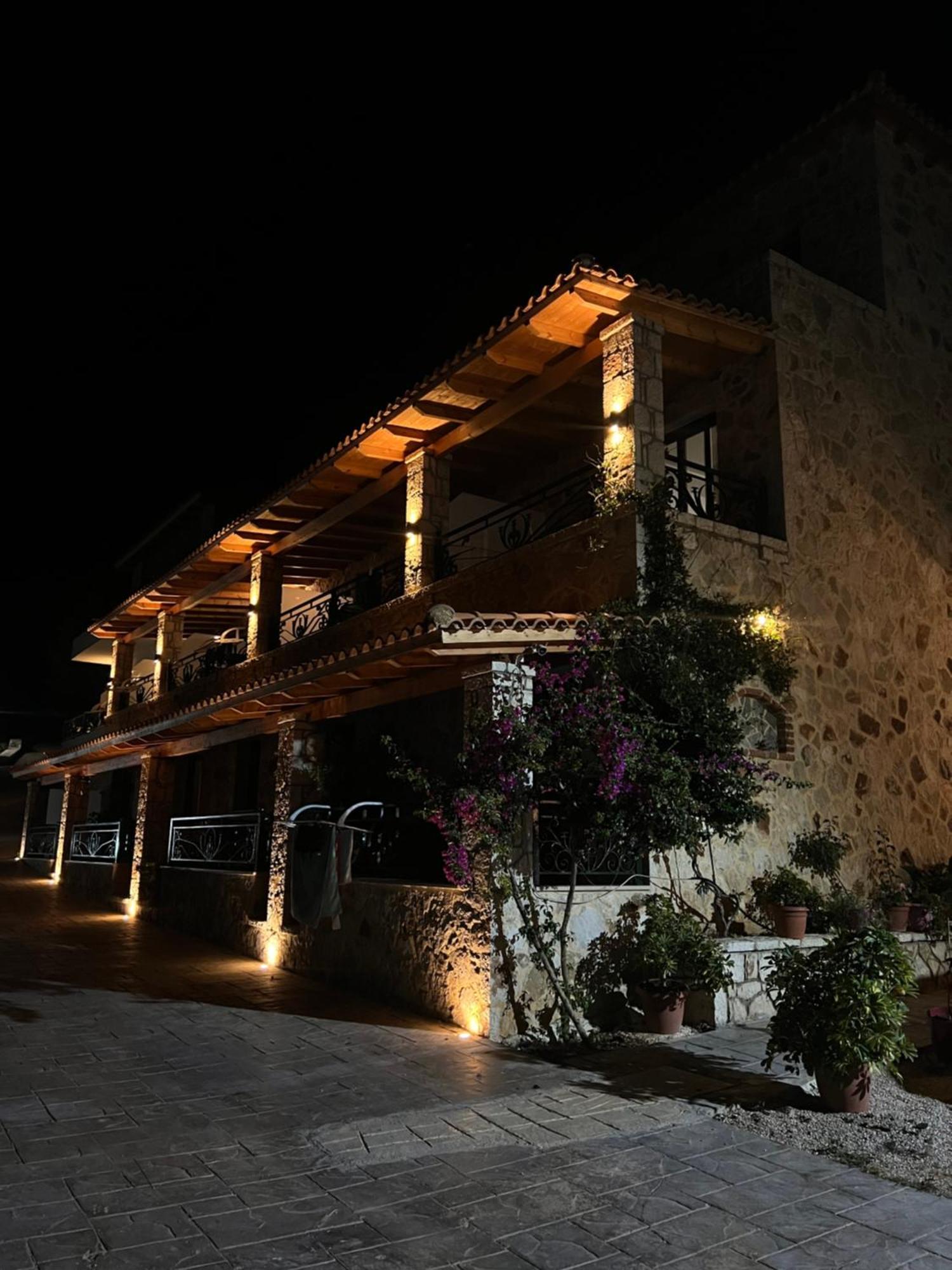Stonevilla Buta Himare Esterno foto